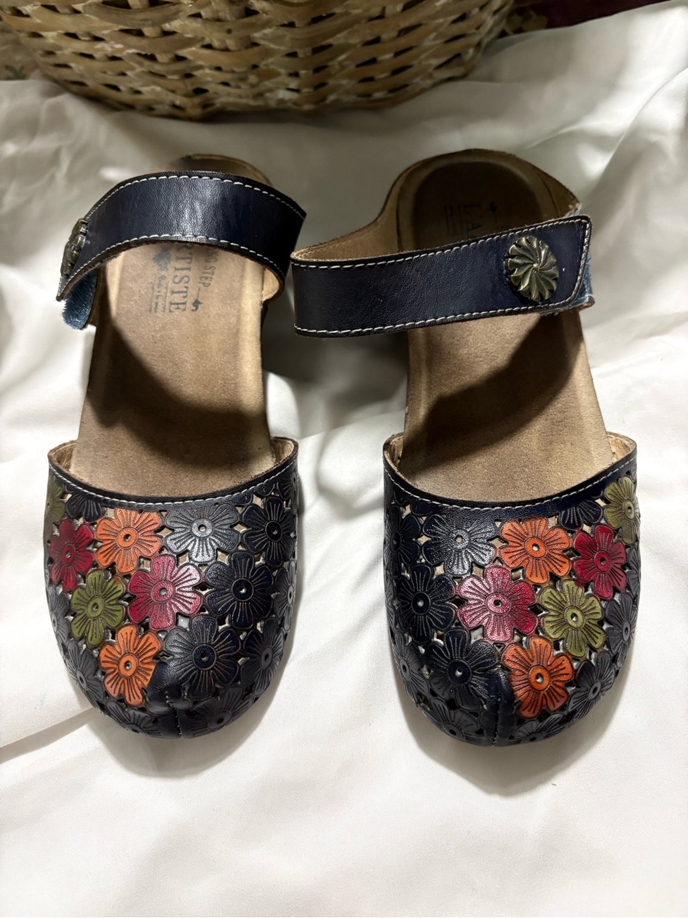 L'Artiste Spring Step Women’s Sandals Size 35 (US 5) “Spikey Blum” Floral Wedge